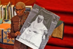 Kathryn Harris with photo of Harriet Tubman